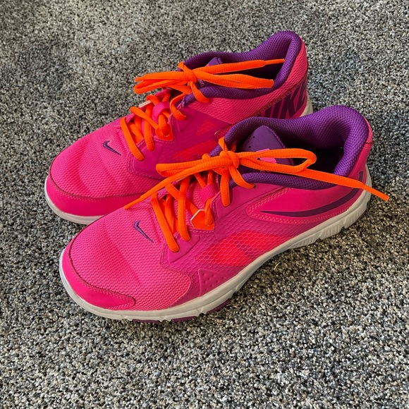 Nike Training Shoes - Picture 3 of 8